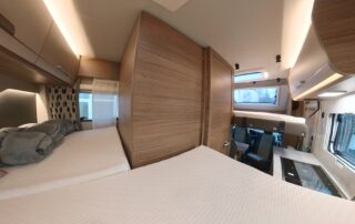 Knaus Tourervan 500 MQ Vansation hinteres Bett mit ausgefahrerer Dusche (Schlafmöglichkeit für 1 Person)