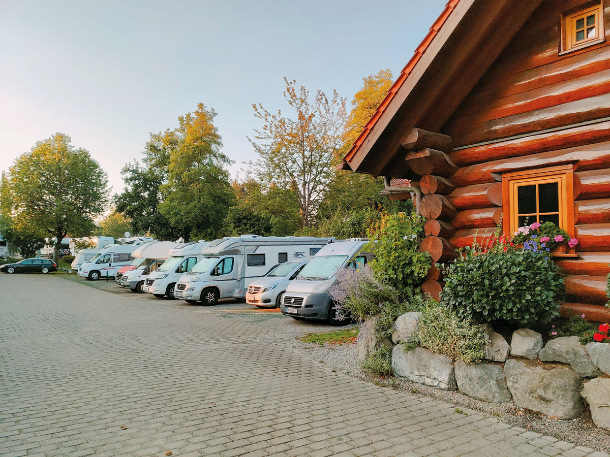 Platz am Eingang des Camping Gitzenweiler Hof