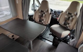 Sunlight T67 Sitzgruppe mit gedrehtem Fahrer- und Beifahrersitz
