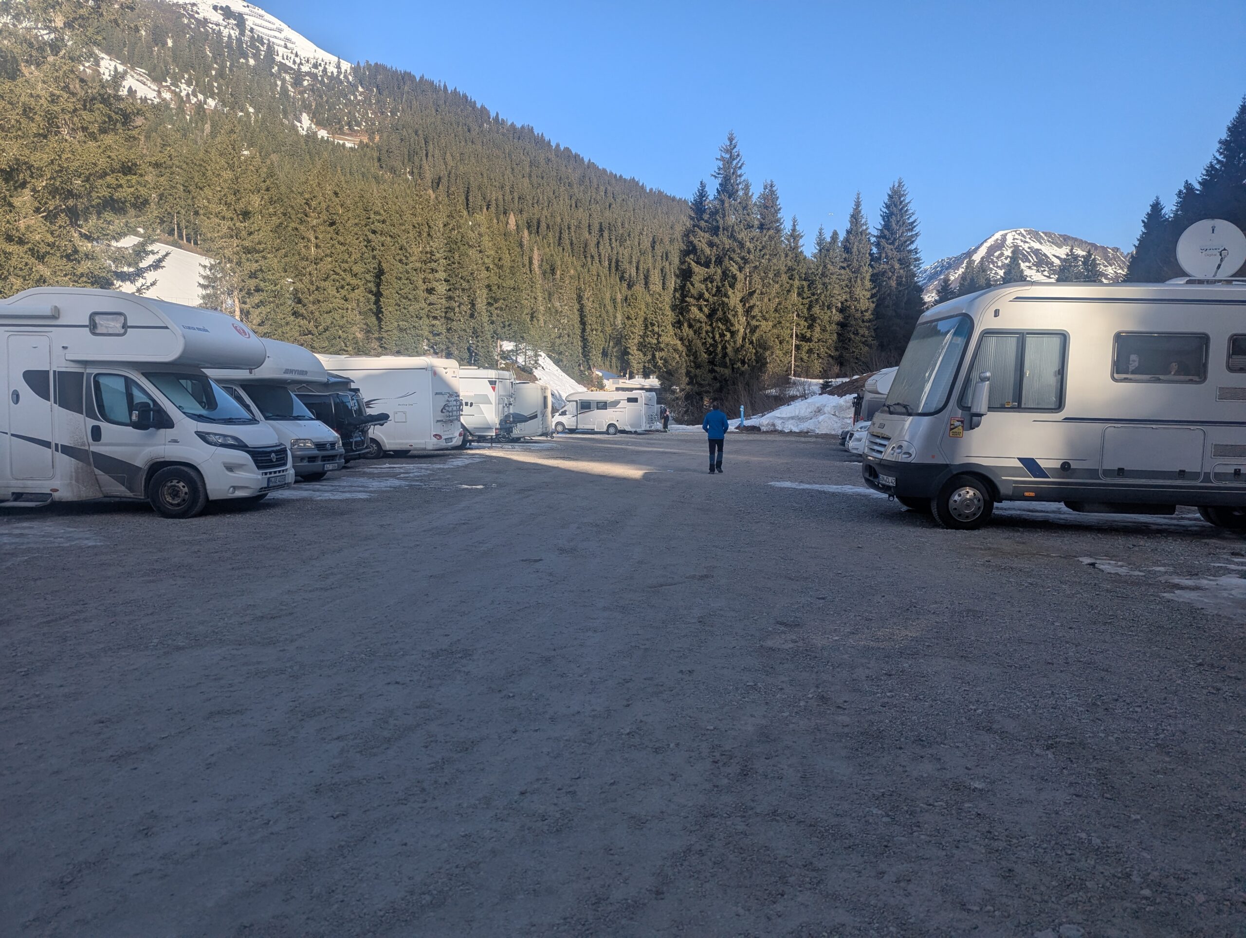 Blick auf den Nachstellplatz für Wohnmobile in Hochfügen